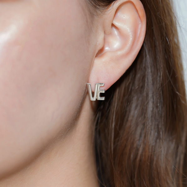 LOVE earrings (Silver) 詳細画像
