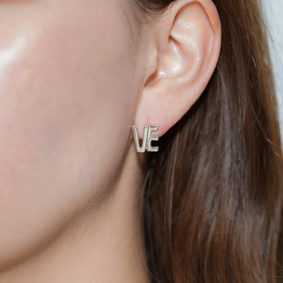 LOVE earrings (Silver)｜enasoluna（エナソルーナ）公式サイト