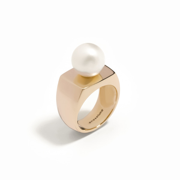 On pearl ring (Gold)