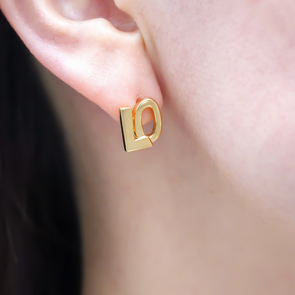 LOVE earrings (Gold) 詳細画像
