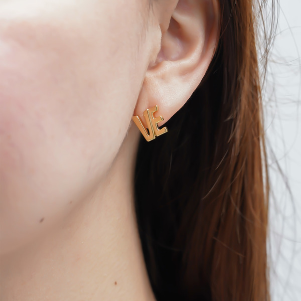 LOVE earrings (Gold) 詳細画像