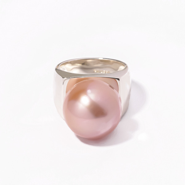 On pearl ring (Pink)