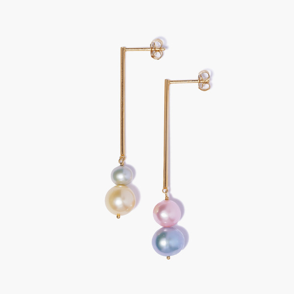 Pale color pearl earrings